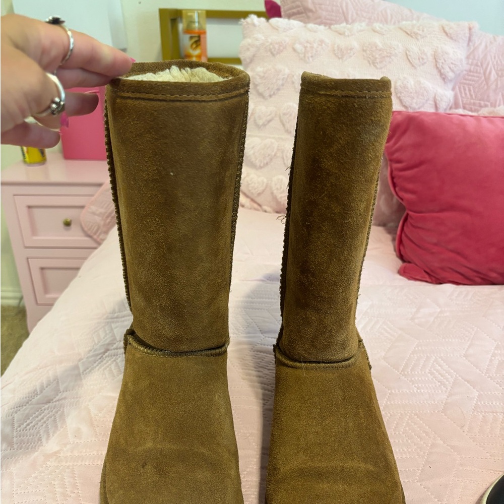 BearPaw Brown Suede Boots with Cream Lining